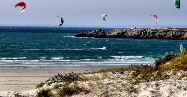 Cerf-volants sur la plage de la torche dans le Finistère