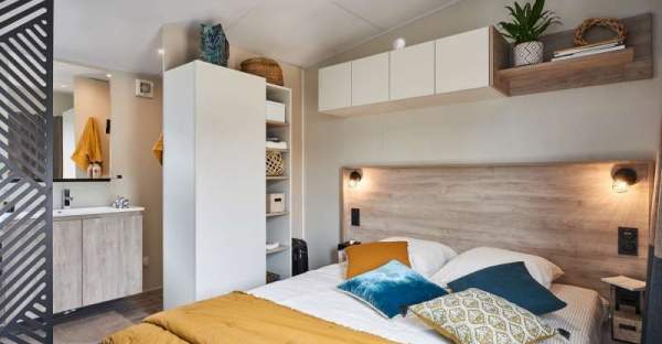 Chambre parentale avec salle d'eau privative Mobil home Premium Otello4